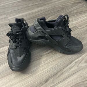 Nike Women’s Air Huarache, Black